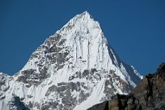 Renjo La 2-3 View To West Drangnag Ri Close Up